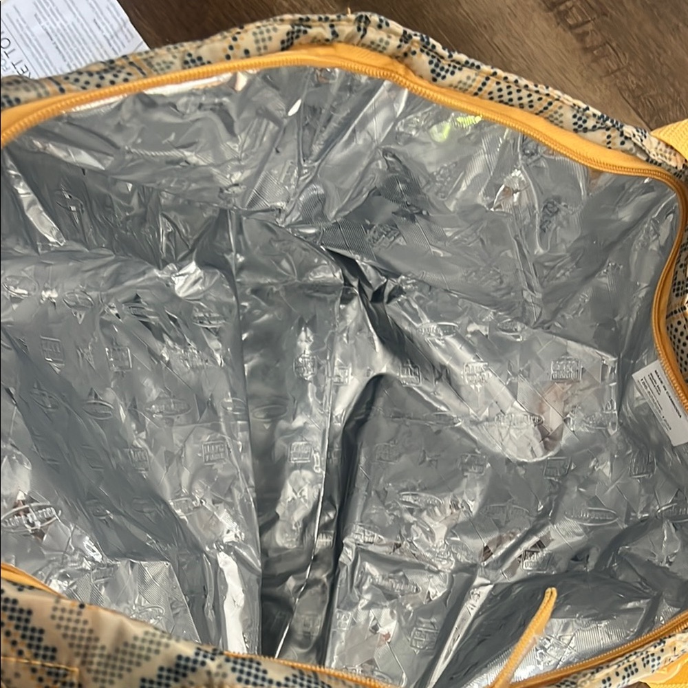Stylish Insulated Tote Bag - Picture 6 of 8